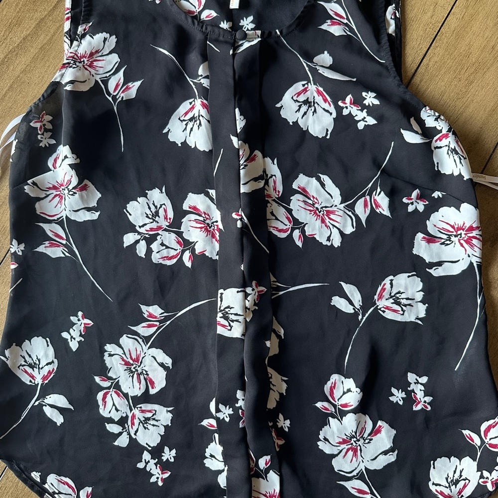 Laundry By Shelli Segal Black and White Floral Top size medium